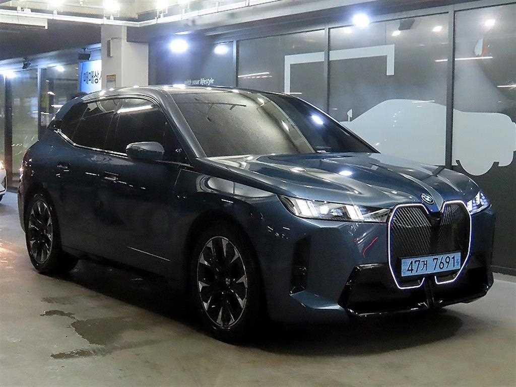 BMW iX