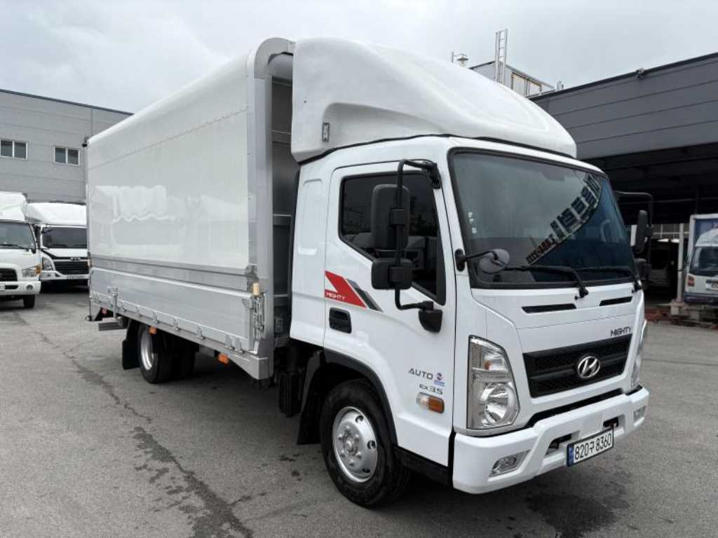 medium and large cargo truck 2023 — Zona Franca Iquique