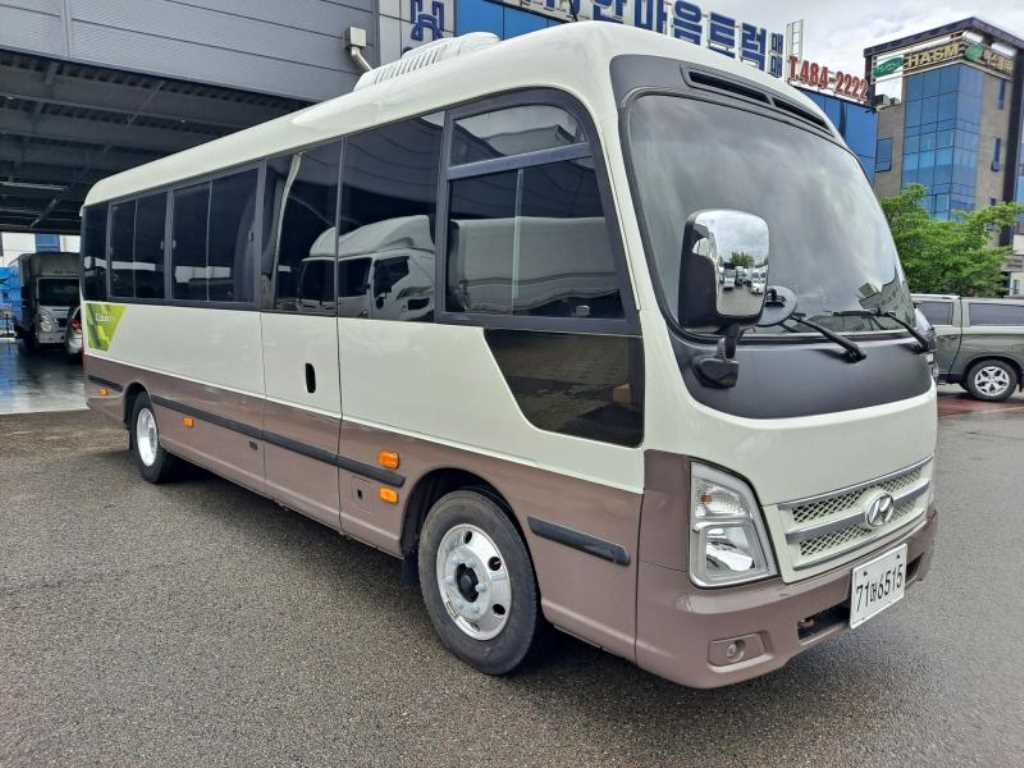 medium and large bus Hyundai bus
