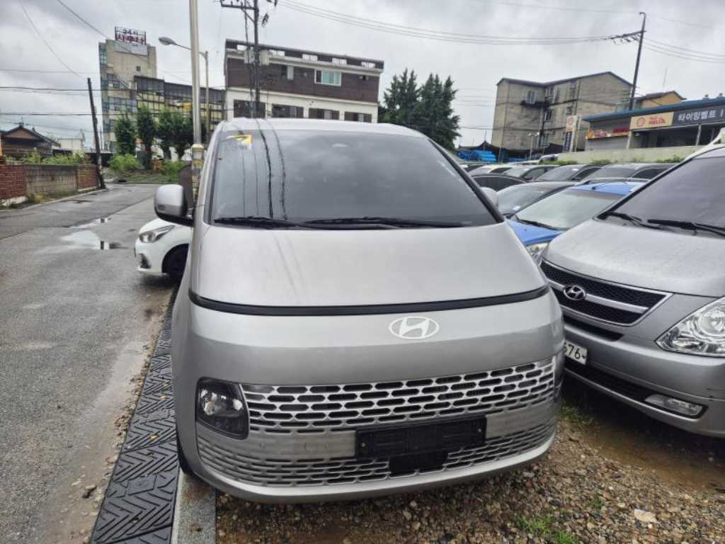 HYUNDAI Staria 2024 — Zona Franca Iquique