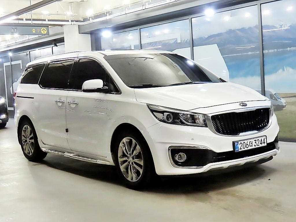 KIA Carnival 2015 — Zona Franca Iquique