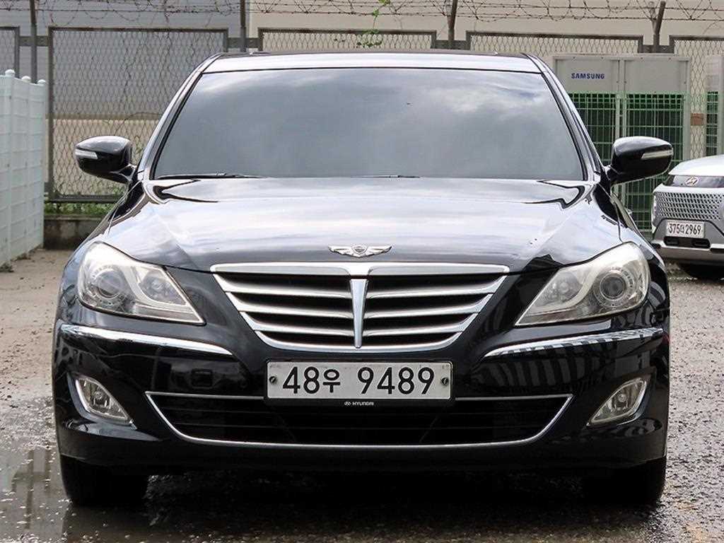 HYUNDAI Genesis