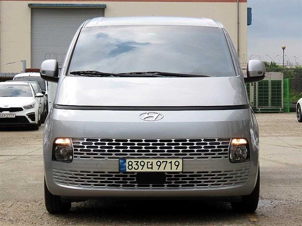 HYUNDAI Staria 2023 — Zona Franca Iquique