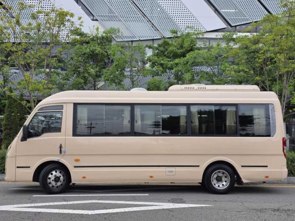 medium and large bus Medium Daewoo Bus