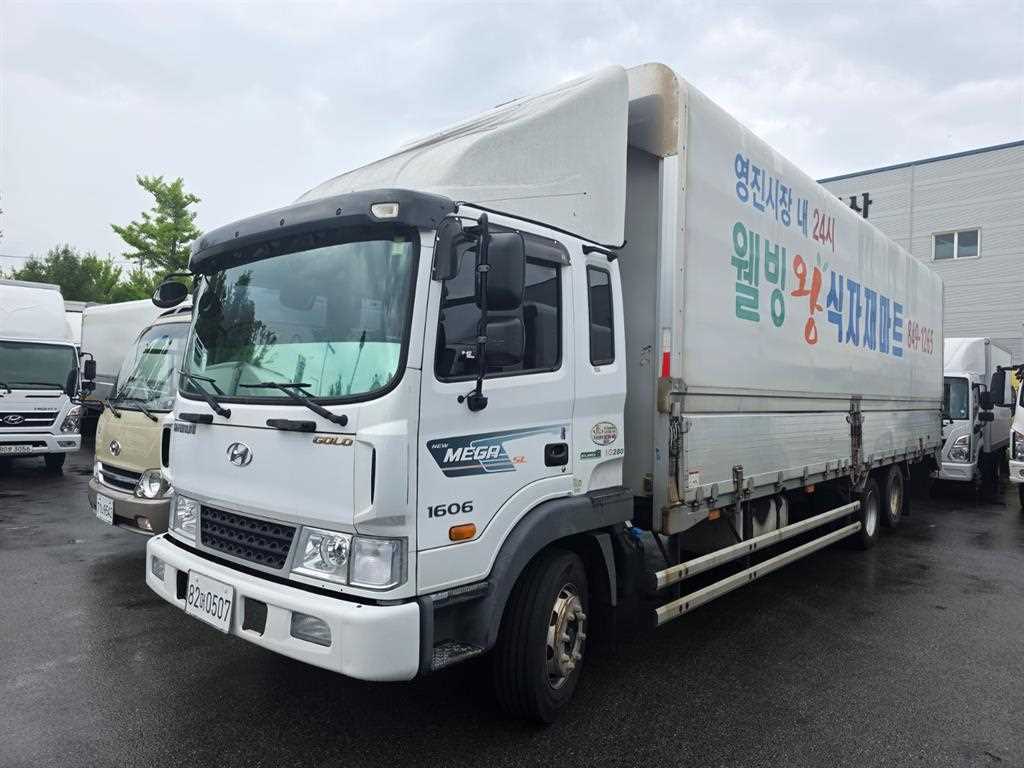 medium and large cargo truck