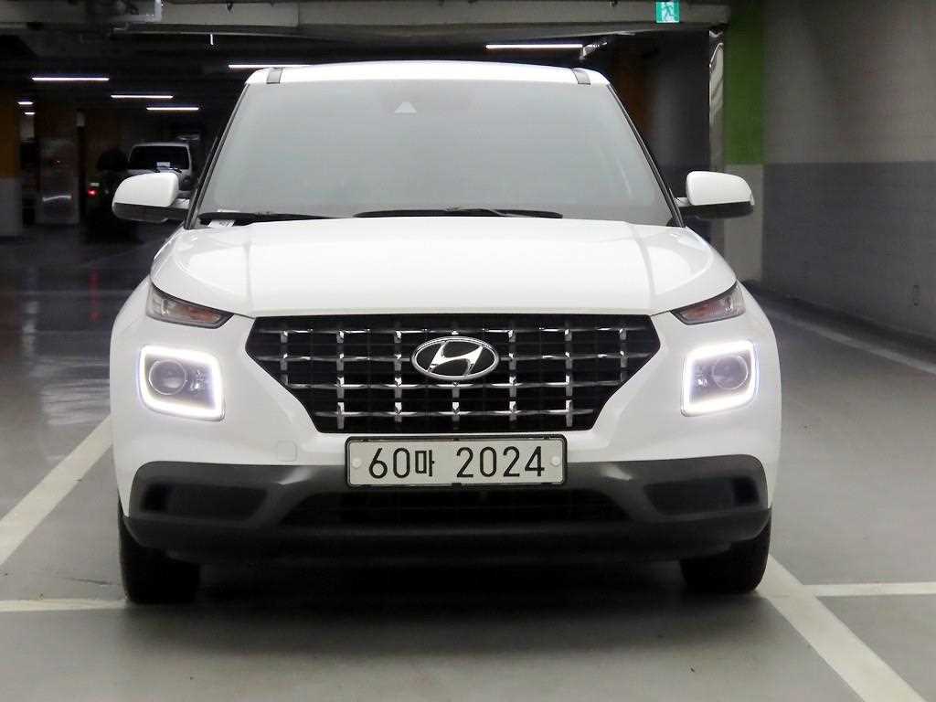HYUNDAI Venue