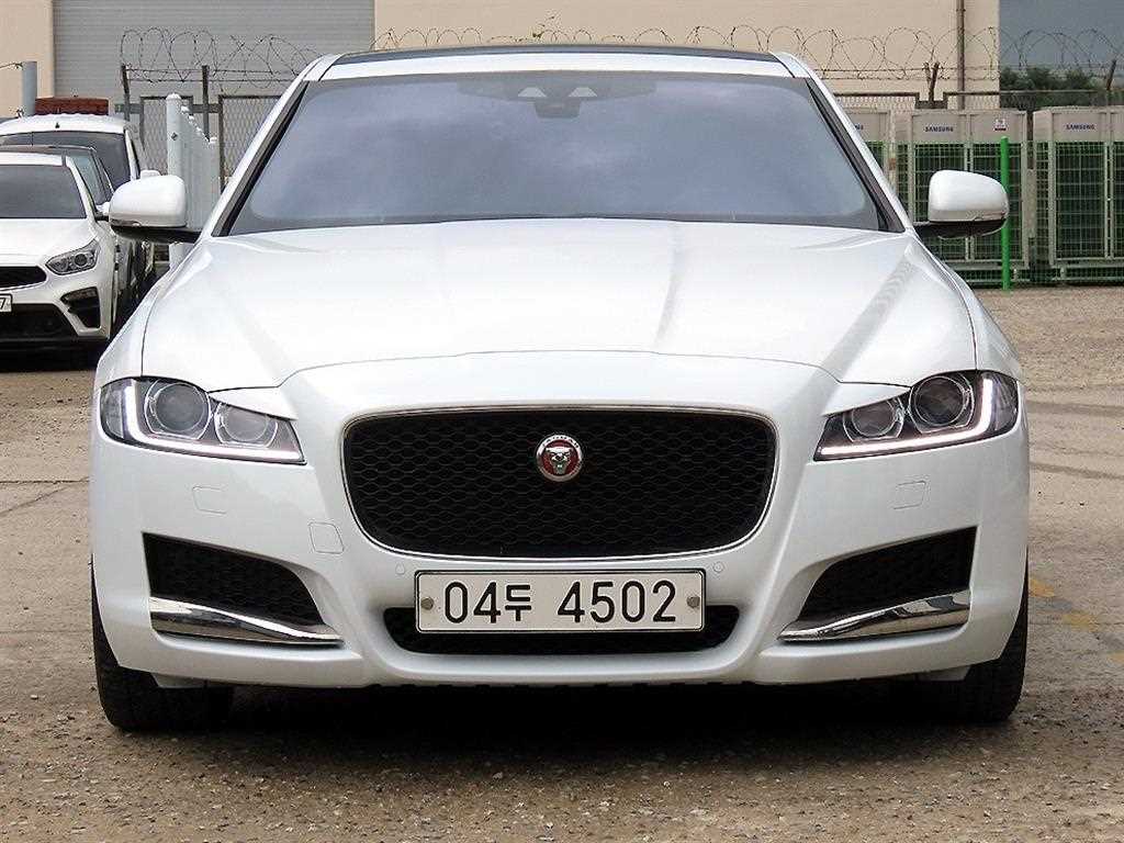 Jaguar XF