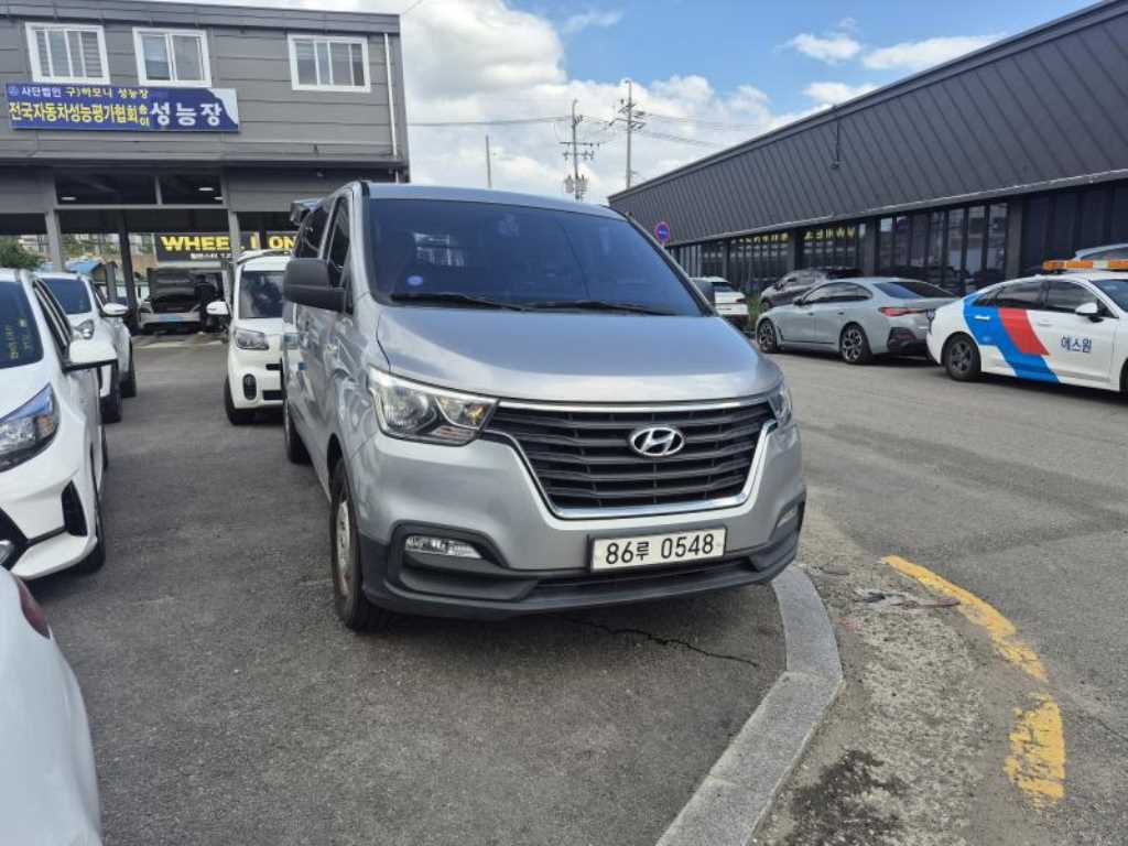 HYUNDAI Starex