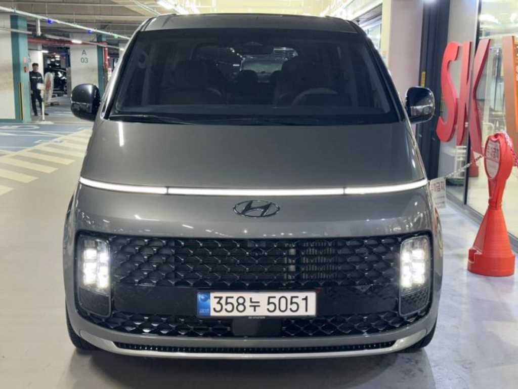 HYUNDAI Staria