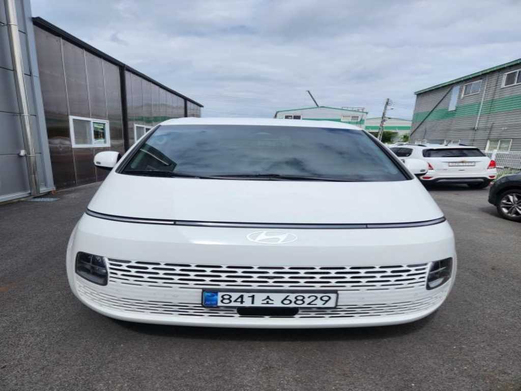 HYUNDAI Staria 2025 — Zona Franca Iquique
