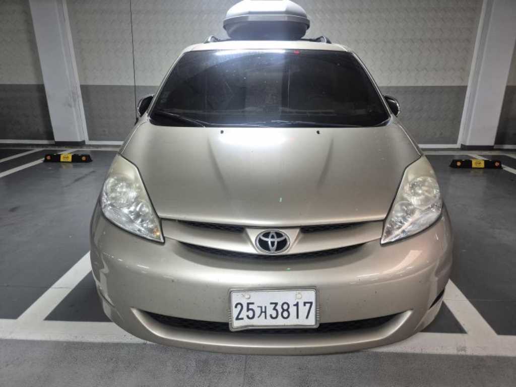 Toyota Siena 2010 — Zona Franca Iquique