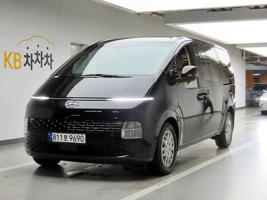 HYUNDAI Staria