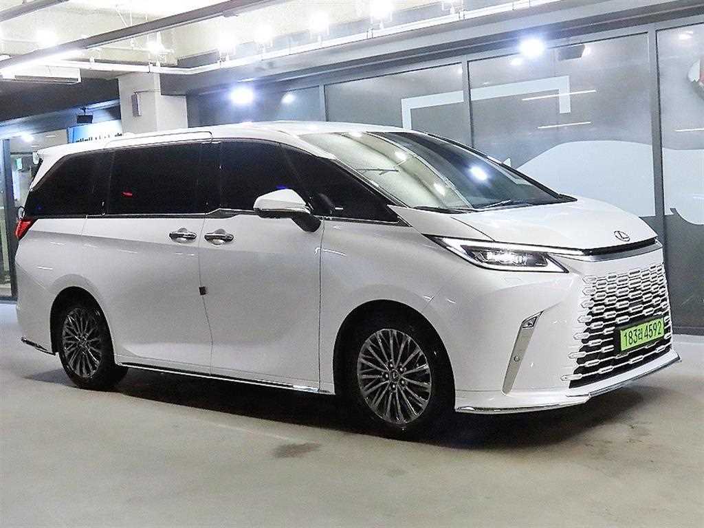 Lexus LM