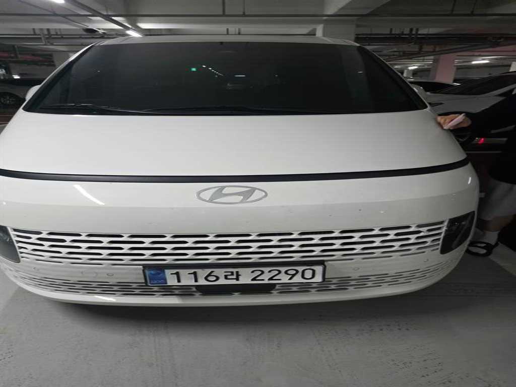 HYUNDAI Staria