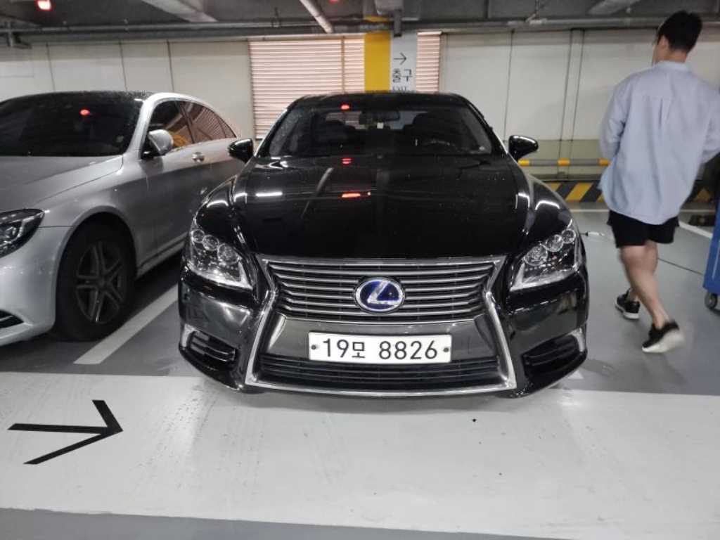Lexus LS