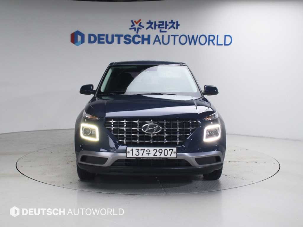 HYUNDAI Venue