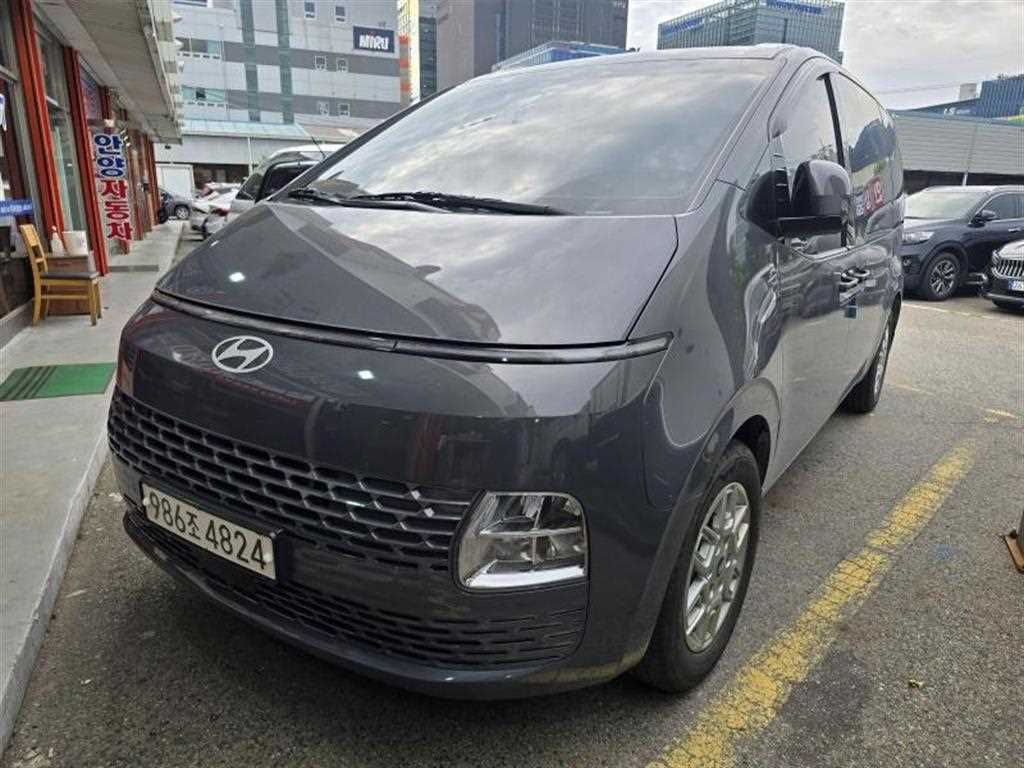 HYUNDAI Staria
