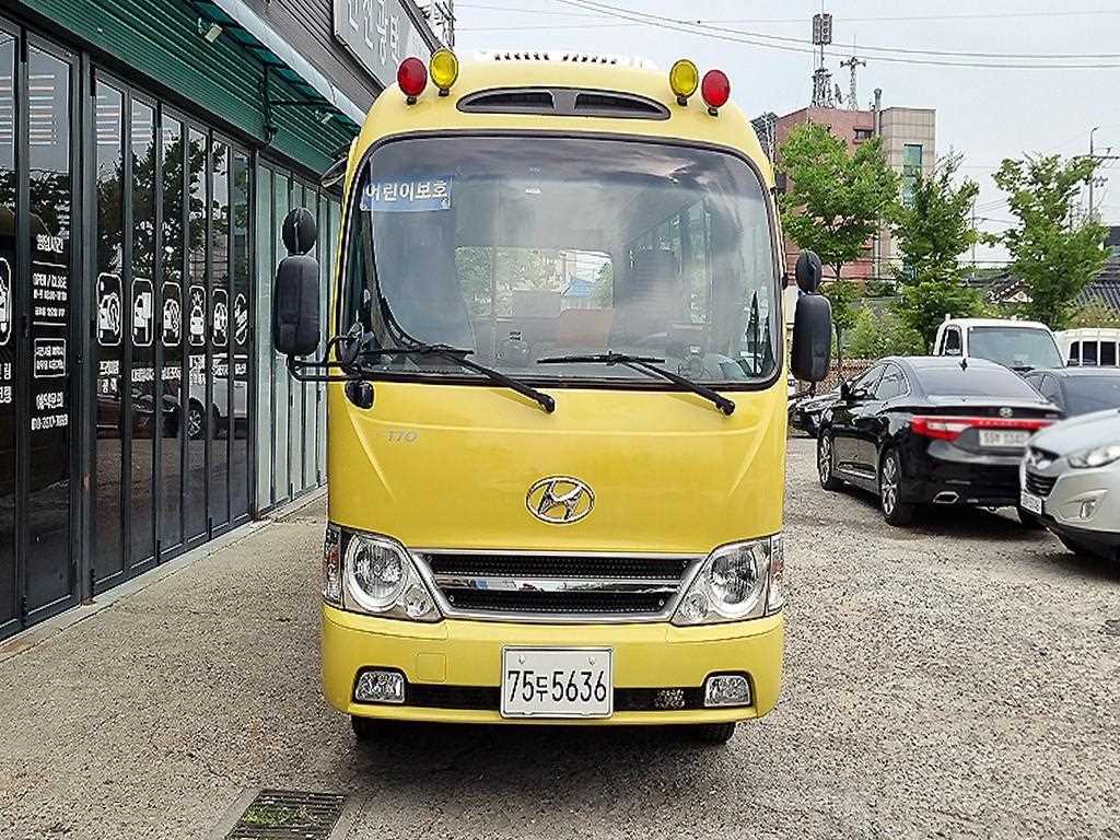 medium and large bus Hyundai bus