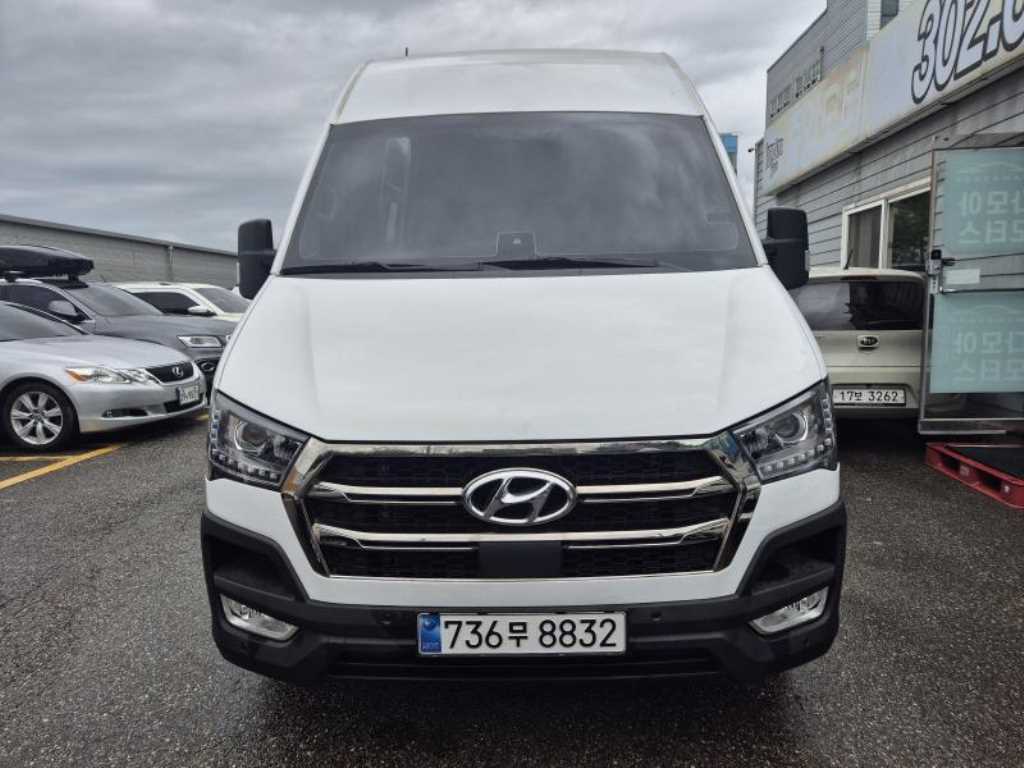 HYUNDAI Solati