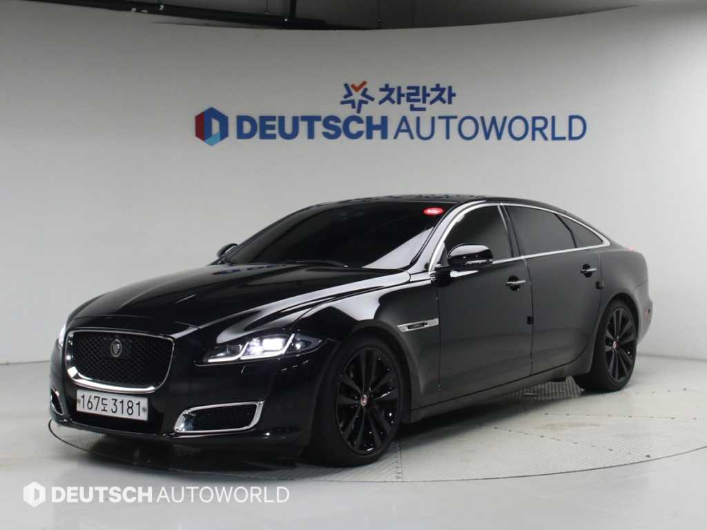 Jaguar XJ