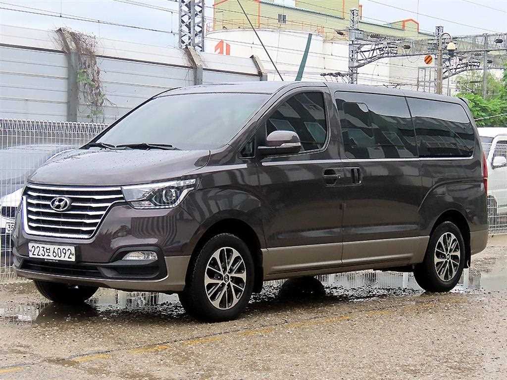 HYUNDAI Starex