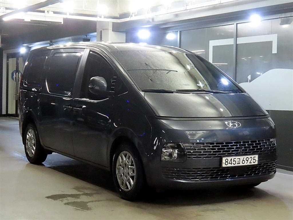 HYUNDAI Staria 2023 — Zona Franca Iquique