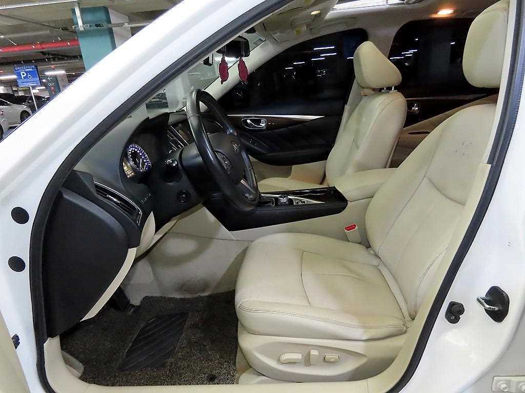 Infiniti Q