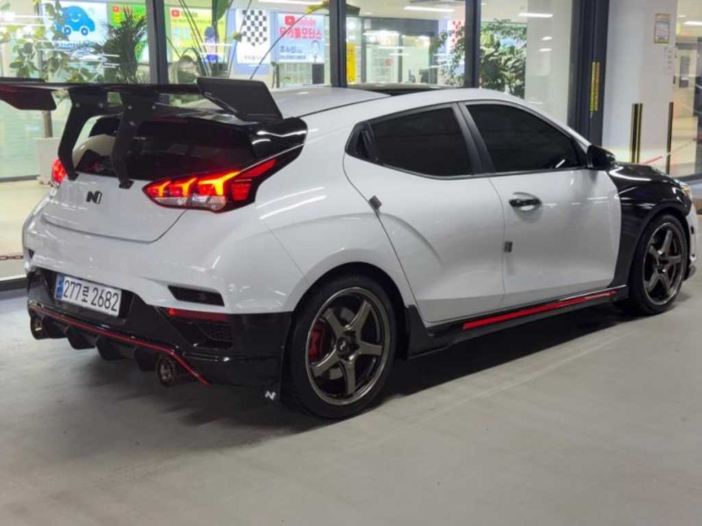 HYUNDAI Veloster