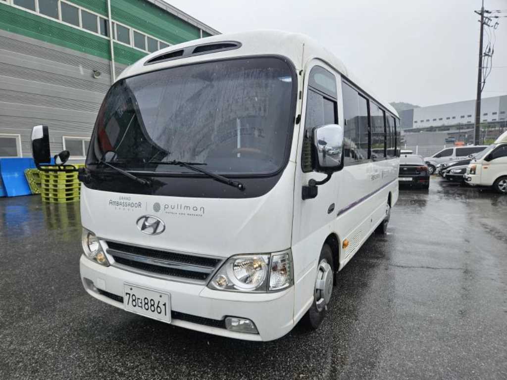 medium and large bus Hyundai bus