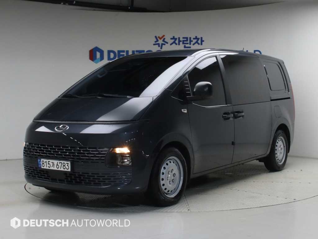 HYUNDAI Staria 2023 — Zona Franca Iquique