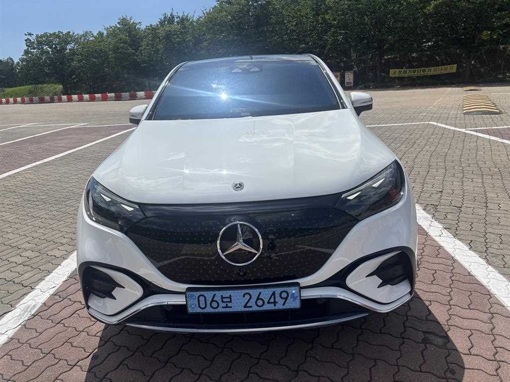Mercedes Benz EQE