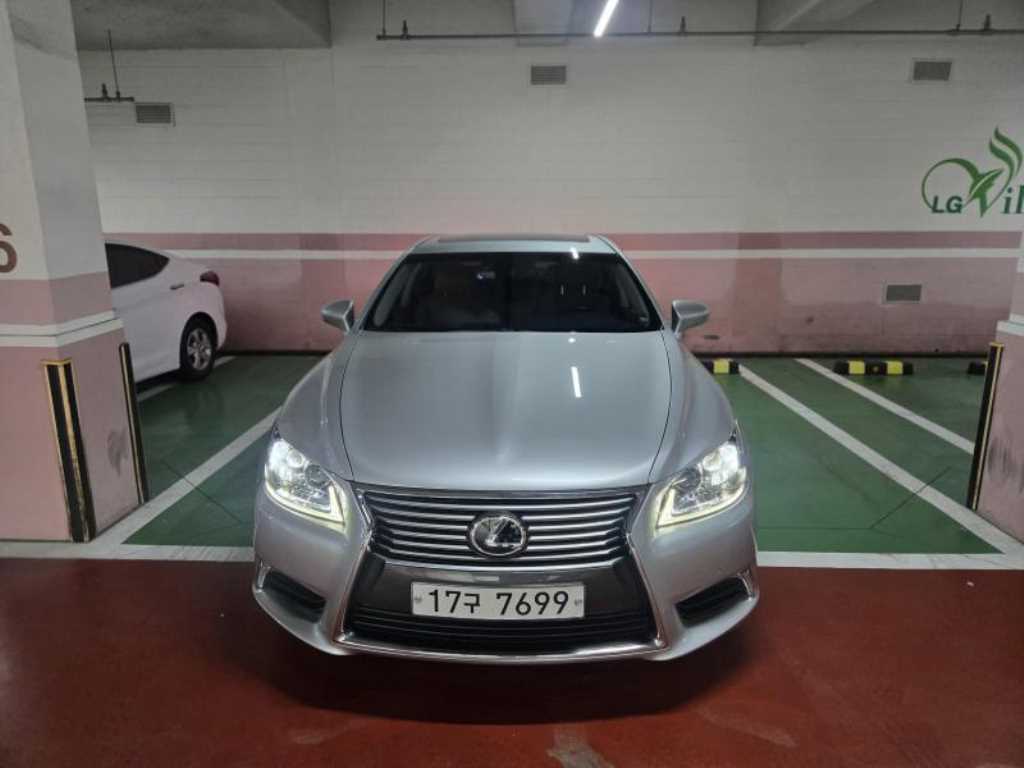 Lexus LS 2013 — Zona Franca Iquique