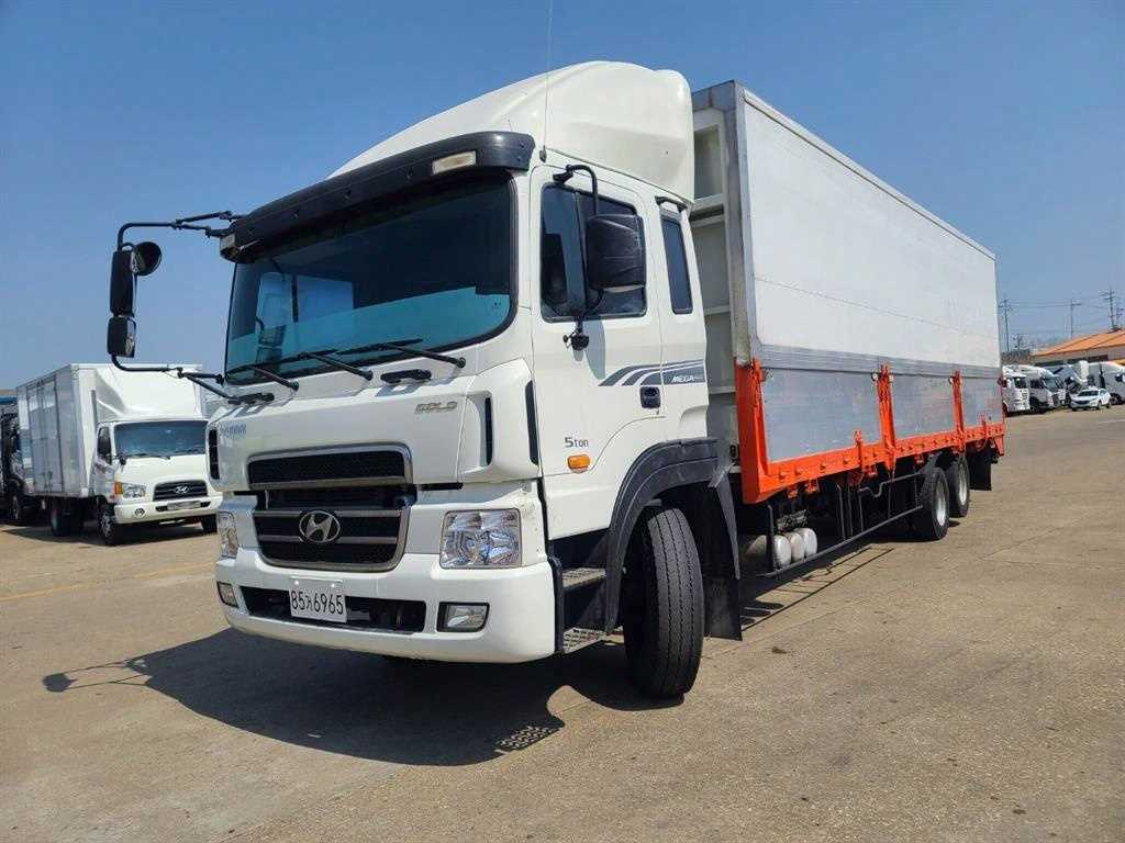 medium and large cargo truck