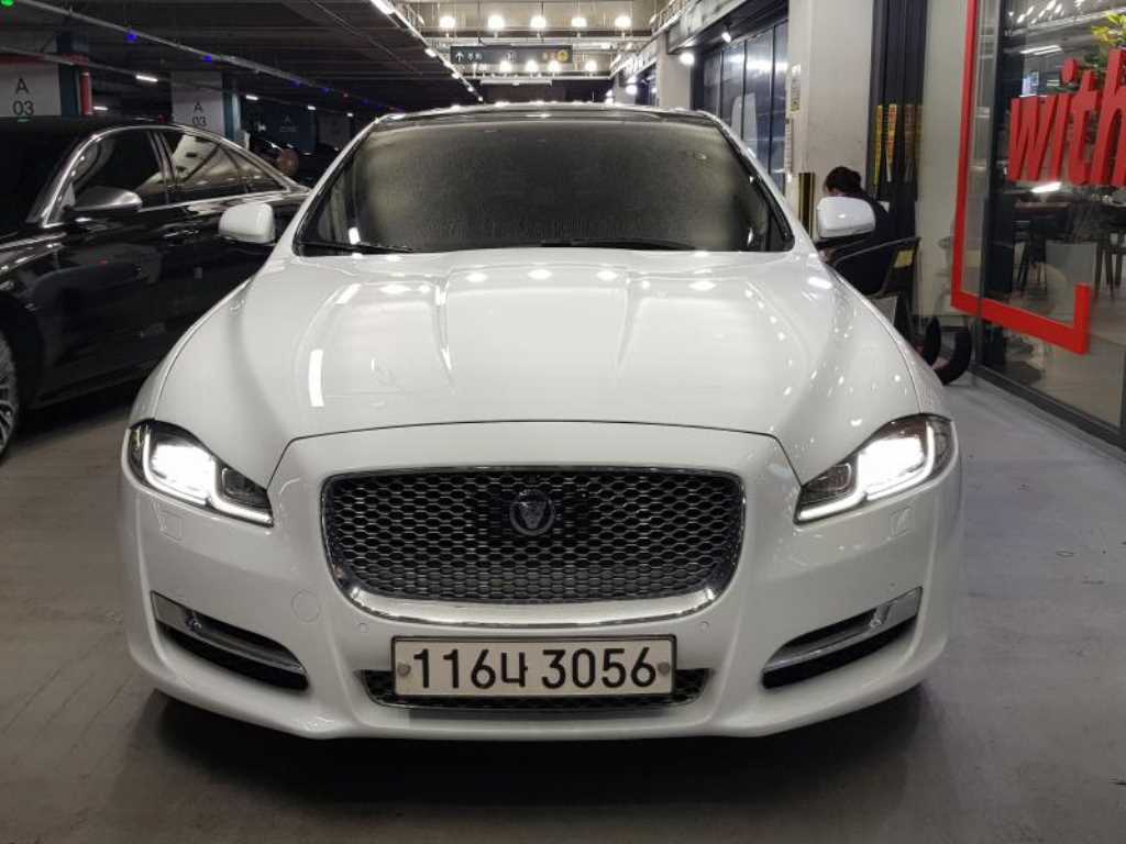 Jaguar XJ