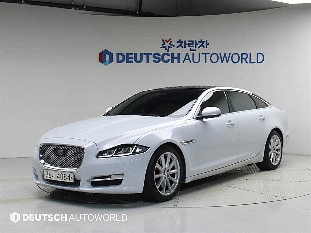 Jaguar XJ 2018 — Zona Franca Iquique