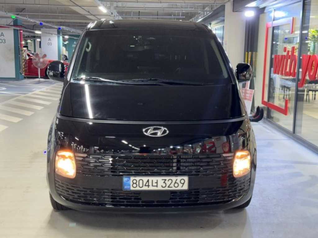 HYUNDAI Staria