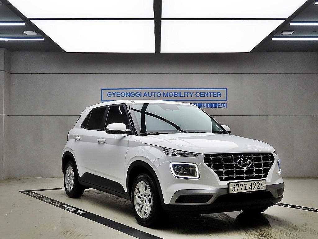 HYUNDAI Venue