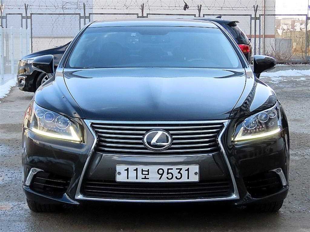Lexus LS