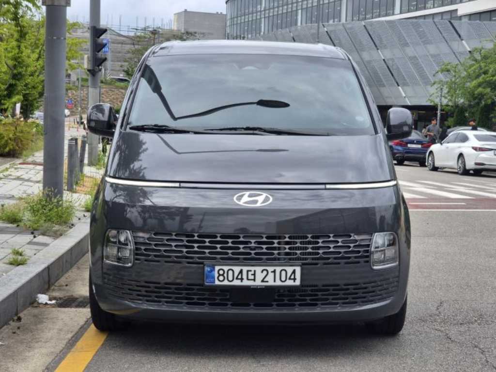 HYUNDAI Staria