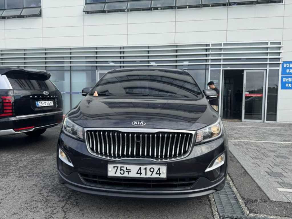 KIA Carnival