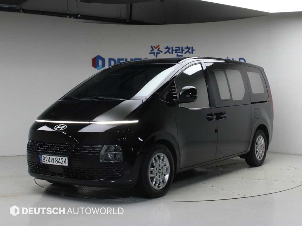 HYUNDAI Staria