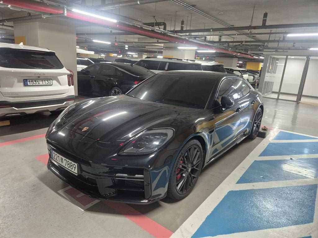 Porsche Panamera 2025 — Zona Franca Iquique