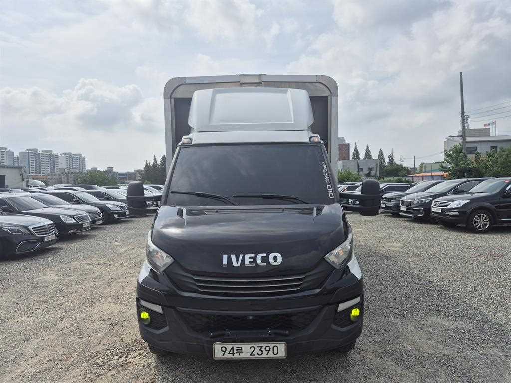 medium and large cargo truck