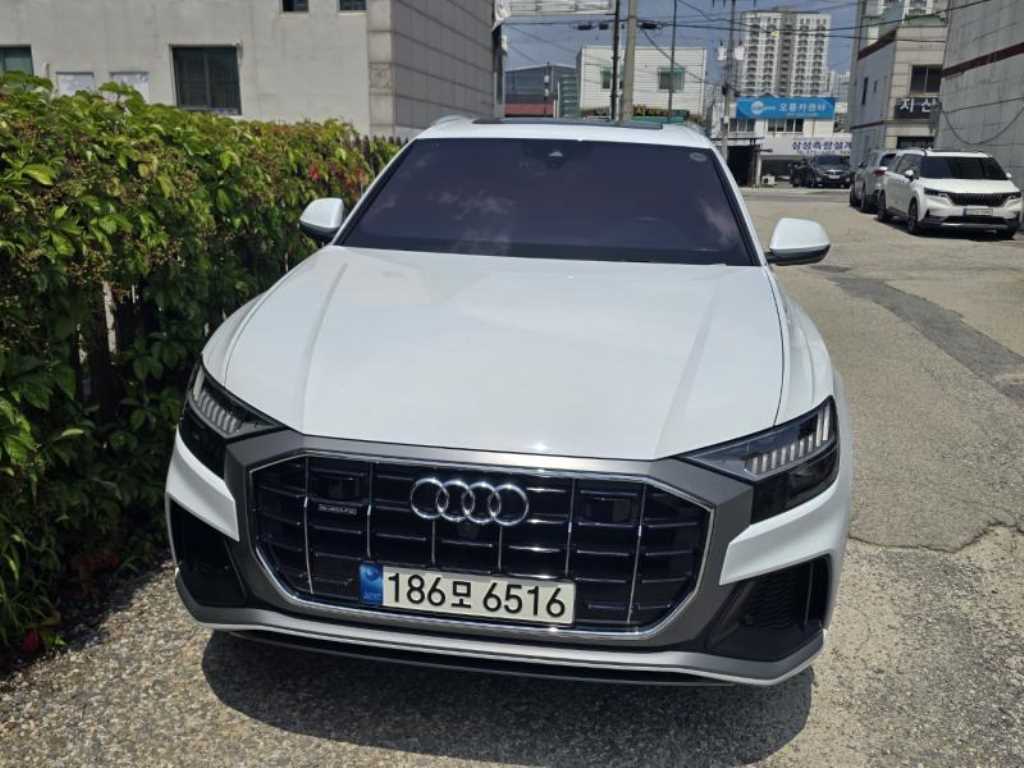 Audi Q8