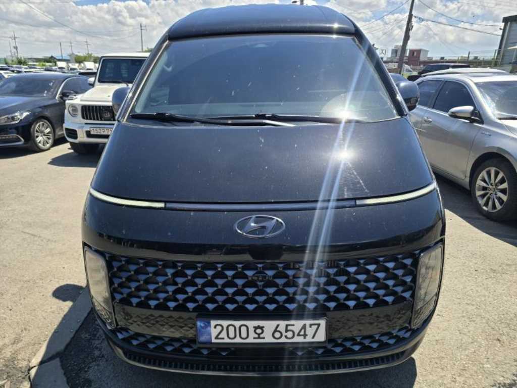 HYUNDAI Staria 2023 — Zona Franca Iquique