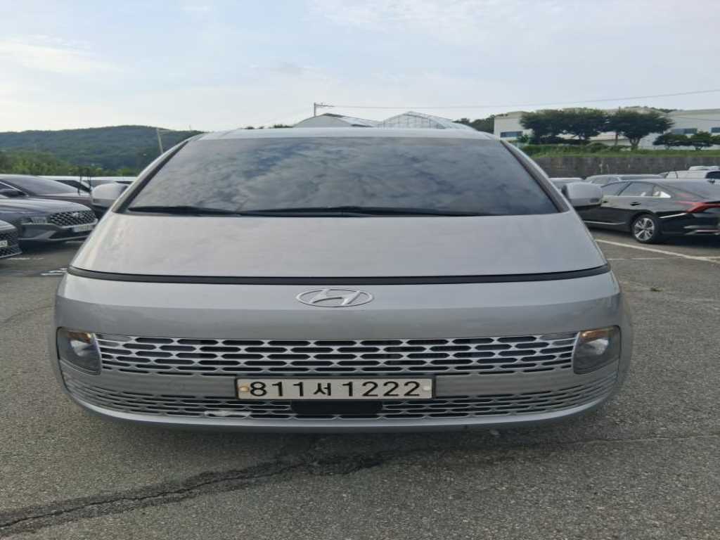 HYUNDAI Staria