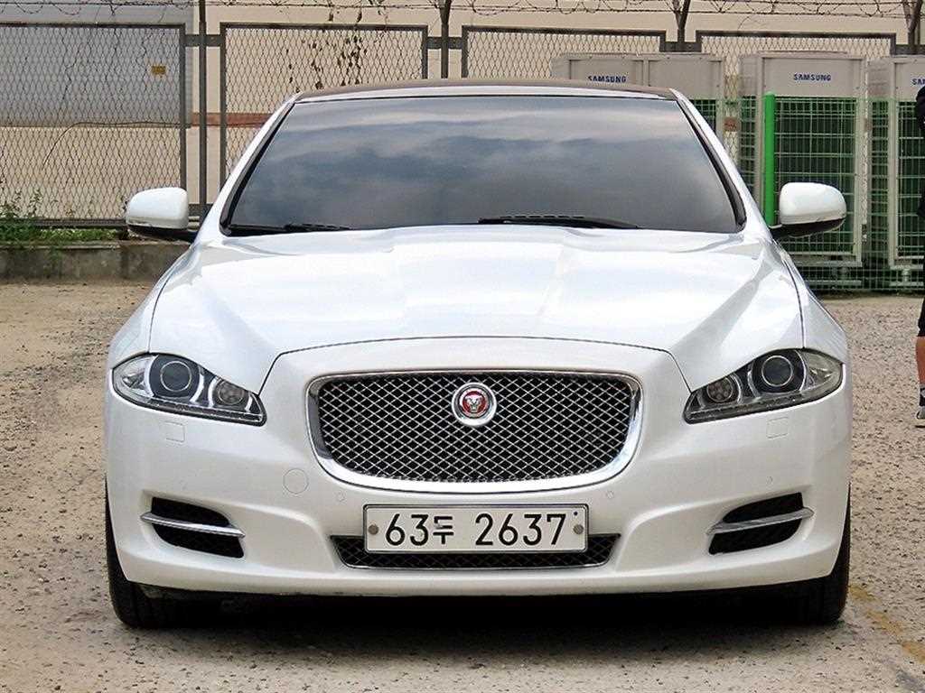 Jaguar XJ