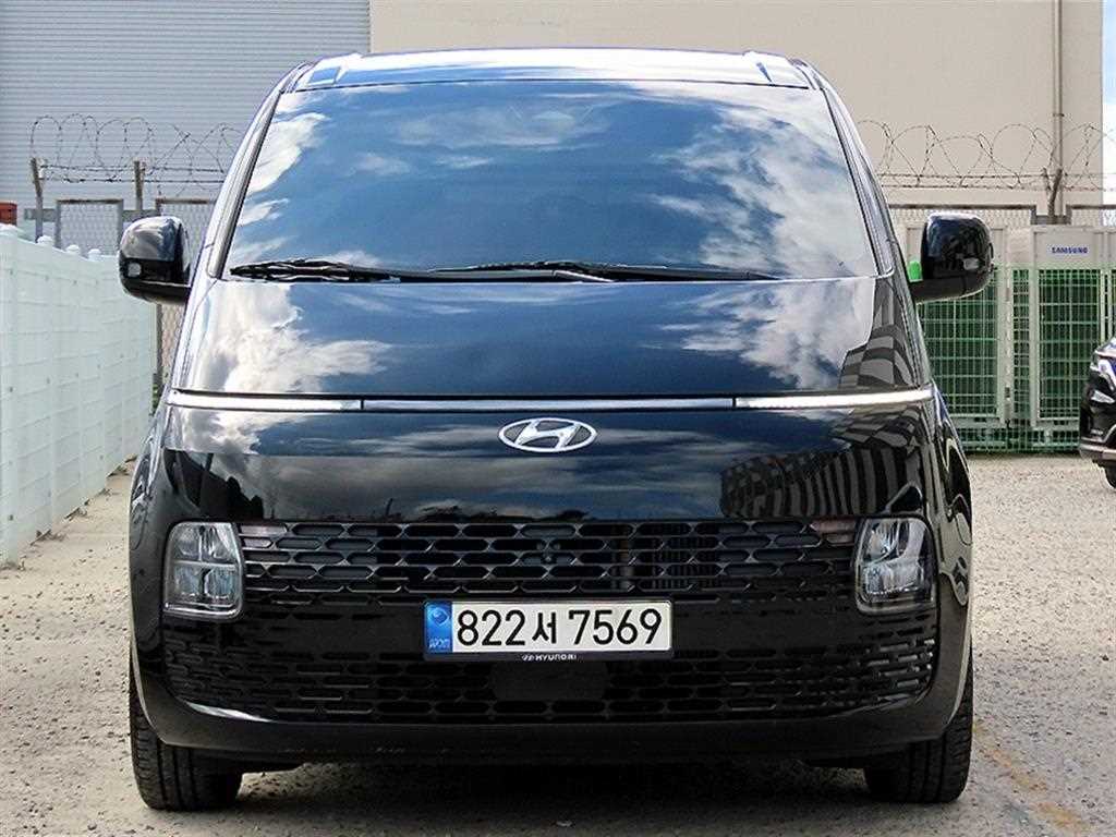HYUNDAI Staria 2023 — Zona Franca Iquique