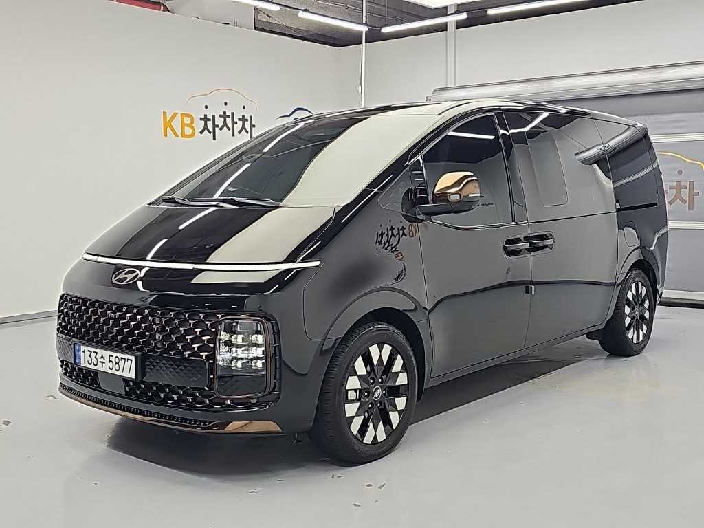 HYUNDAI Staria