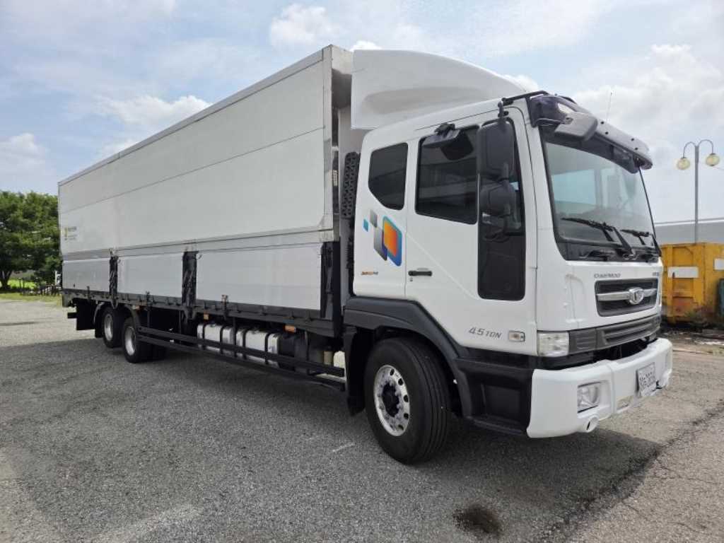 medium and large cargo truck